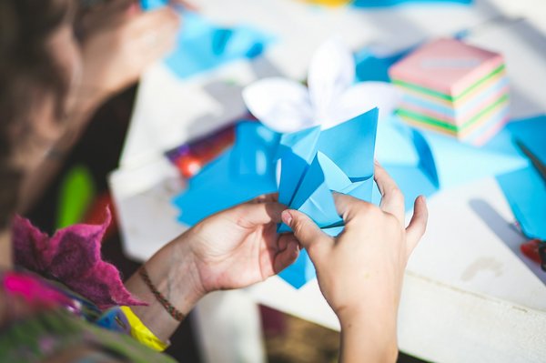 Comment choisir une croisière qui propose des ateliers d'origami en mer avec des experts japonais?